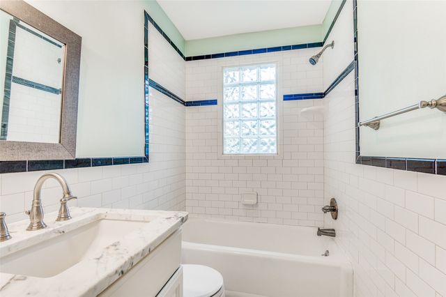 7015 Hammond Avenue, Dallas, TX 75223