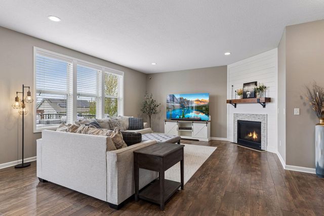 9120 Lighthouse Lane, Woodbury, MN 55129