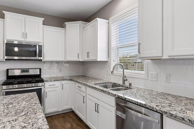 9120 Lighthouse Lane, Woodbury, MN 55129
