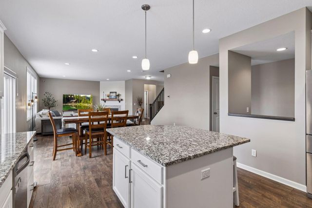 9120 Lighthouse Lane, Woodbury, MN 55129