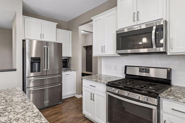 9120 Lighthouse Lane, Woodbury, MN 55129