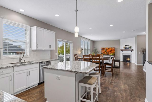 9120 Lighthouse Lane, Woodbury, MN 55129