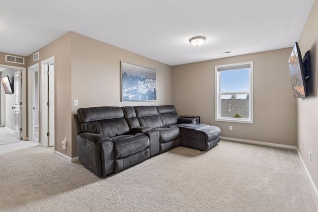 9120 Lighthouse Lane, Woodbury, MN 55129