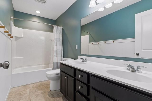 9120 Lighthouse Lane, Woodbury, MN 55129