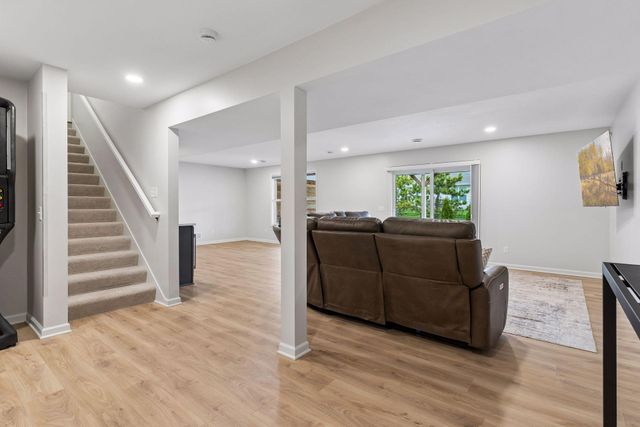 9120 Lighthouse Lane, Woodbury, MN 55129