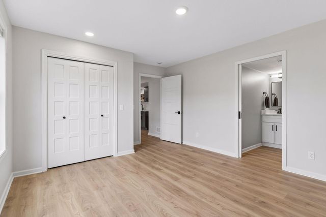 9120 Lighthouse Lane, Woodbury, MN 55129
