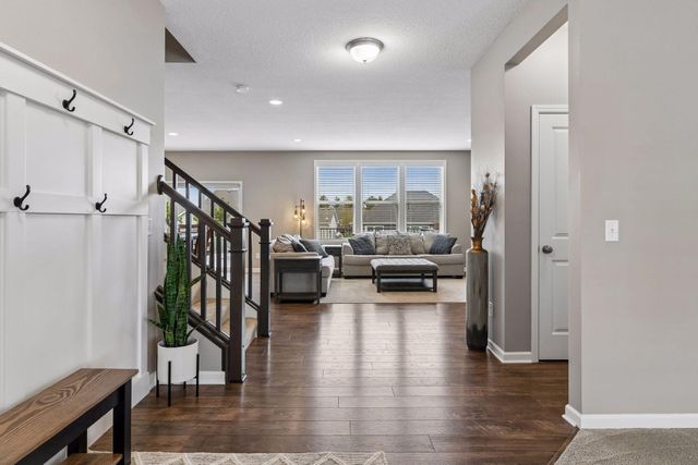 9120 Lighthouse Lane, Woodbury, MN 55129