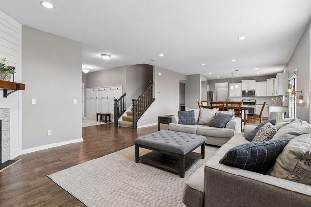 9120 Lighthouse Lane, Woodbury, MN 55129