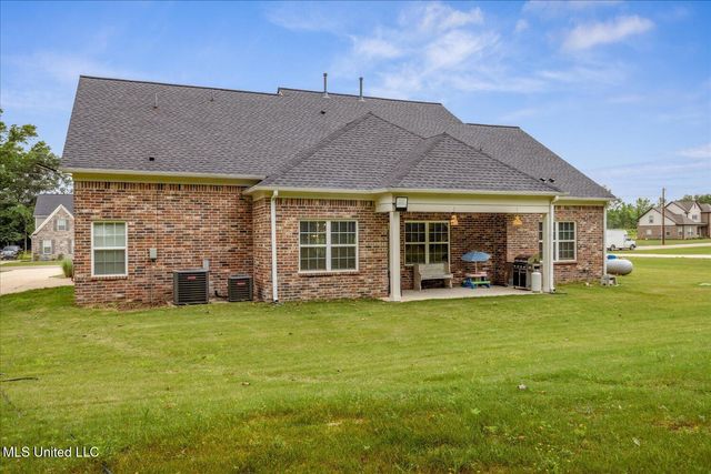 619 Centerline Roper Loop, Byhalia, MS 38611