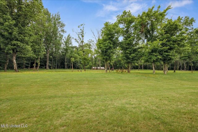 619 Centerline Roper Loop, Byhalia, MS 38611