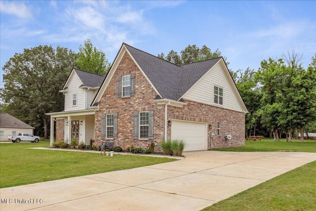 619 Centerline Roper Loop, Byhalia, MS 38611