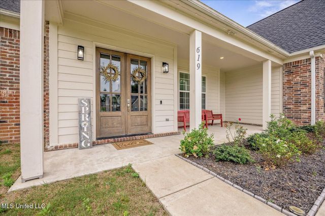 619 Centerline Roper Loop, Byhalia, MS 38611