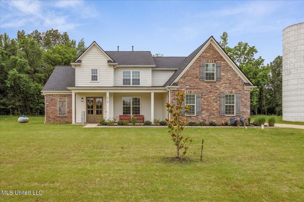 619 Centerline Roper Loop, Byhalia, MS 38611