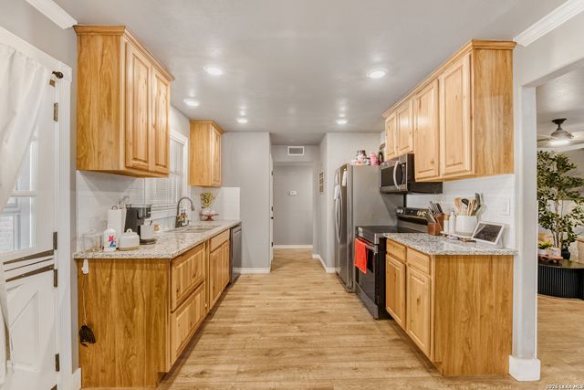 379 Pinewood, San Antonio, TX 78216