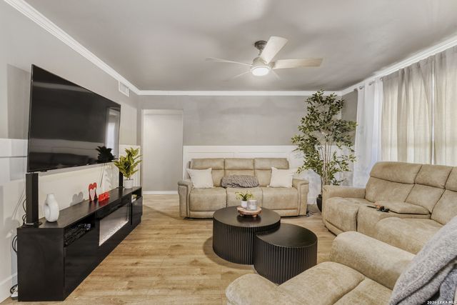 379 Pinewood, San Antonio, TX 78216