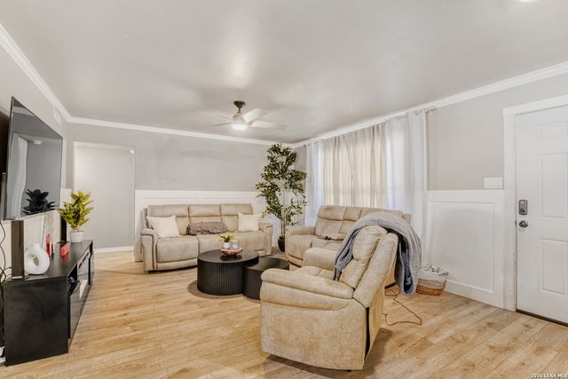 379 Pinewood, San Antonio, TX 78216