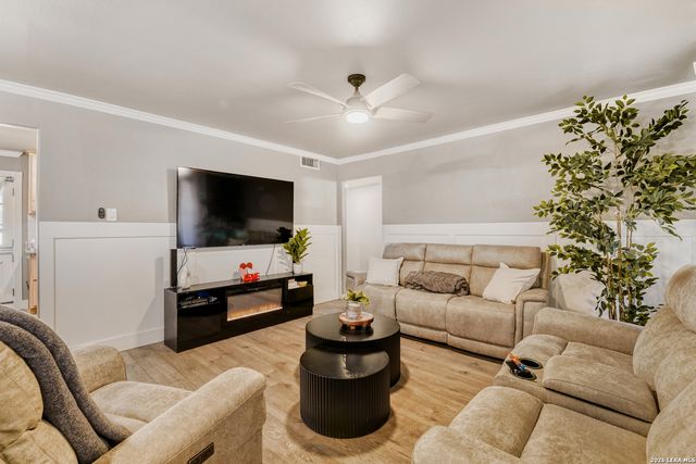 379 Pinewood, San Antonio, TX 78216