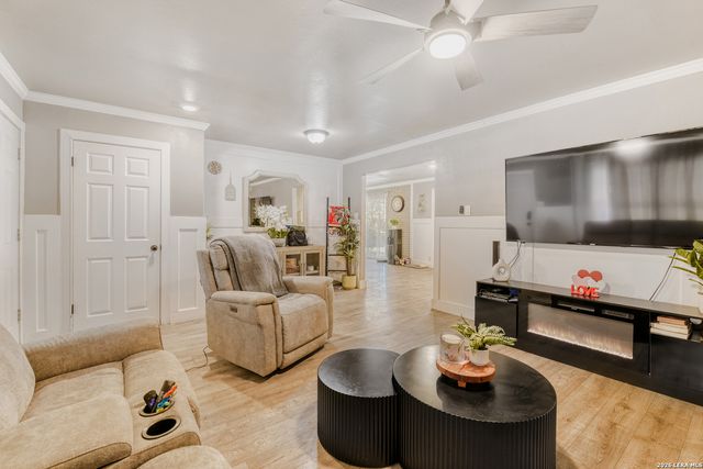 379 Pinewood, San Antonio, TX 78216