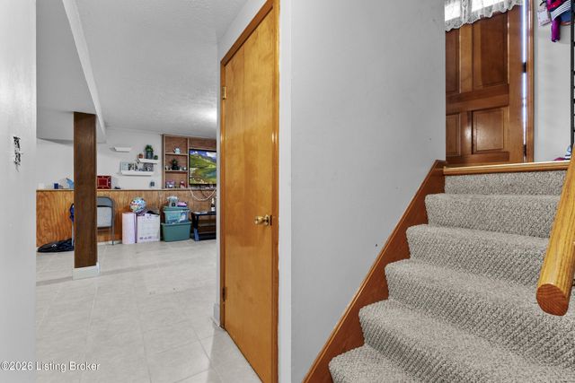 110 Alvina Way, Louisville, KY 40214