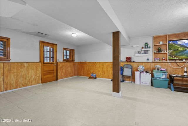 110 Alvina Way, Louisville, KY 40214