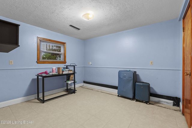110 Alvina Way, Louisville, KY 40214