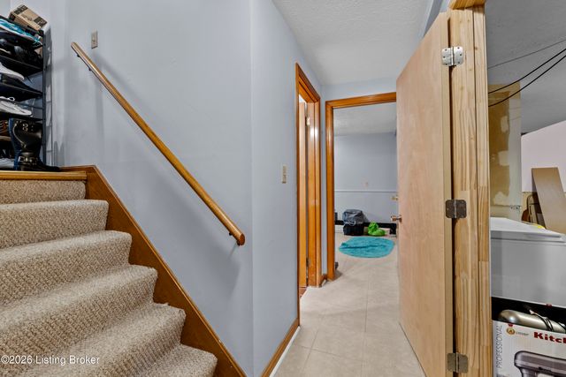 110 Alvina Way, Louisville, KY 40214