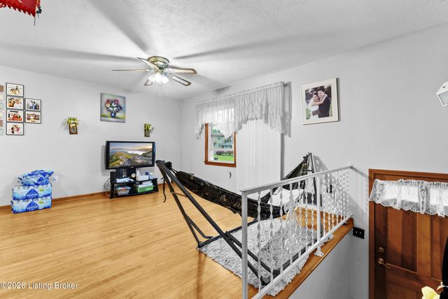 110 Alvina Way, Louisville, KY 40214