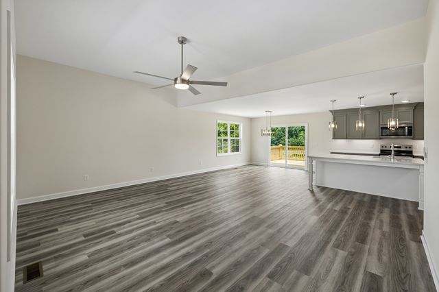 2010 Old Snow Hill Rd, Dowelltown, TN 37059