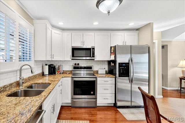 15812 Newton Ridge Drive, Chesterfield, MO 63017