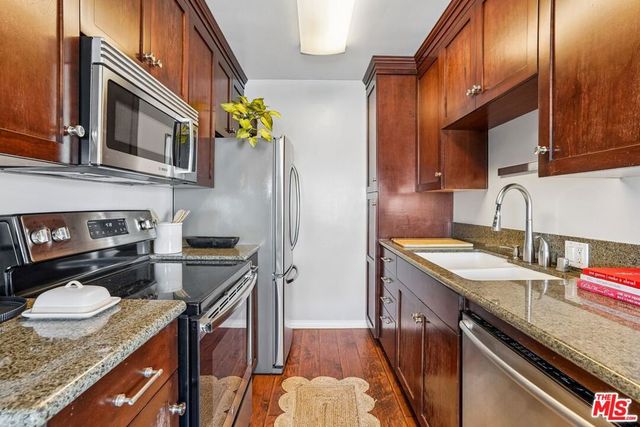 2002 4th Street 208, Santa Monica, CA 90405