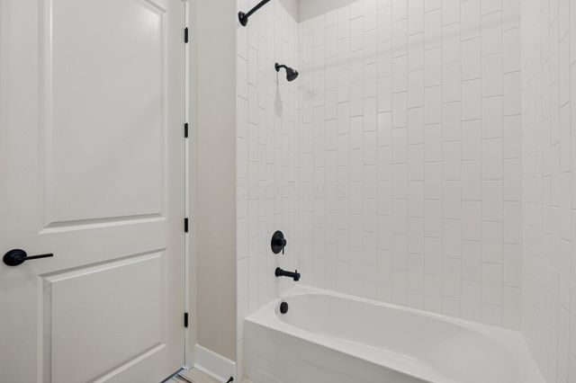 2842 Gunnison Drive, 401, Columbus, OH 43228