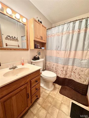 4250 Sunburst Drive, Hannibal, MO 63401