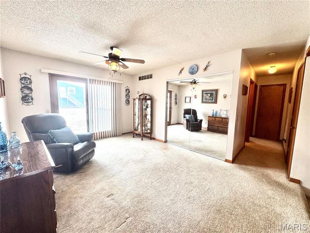 4250 Sunburst Drive, Hannibal, MO 63401