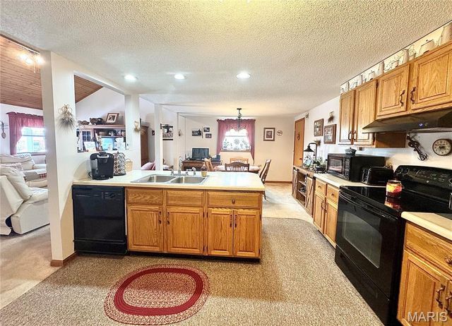 4250 Sunburst Drive, Hannibal, MO 63401