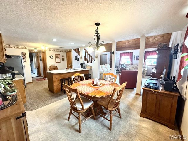 4250 Sunburst Drive, Hannibal, MO 63401