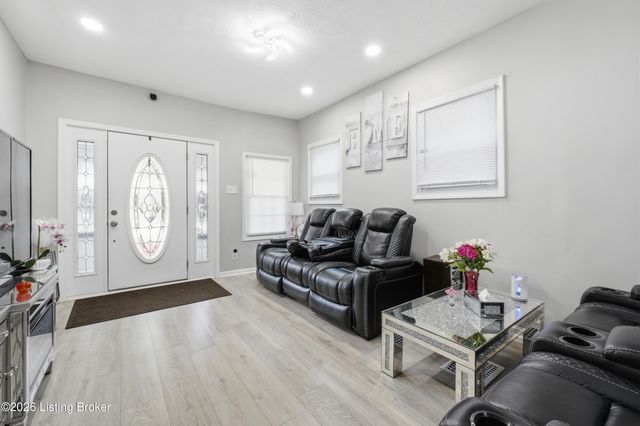 105 S 43rd St, Louisville, KY 40212