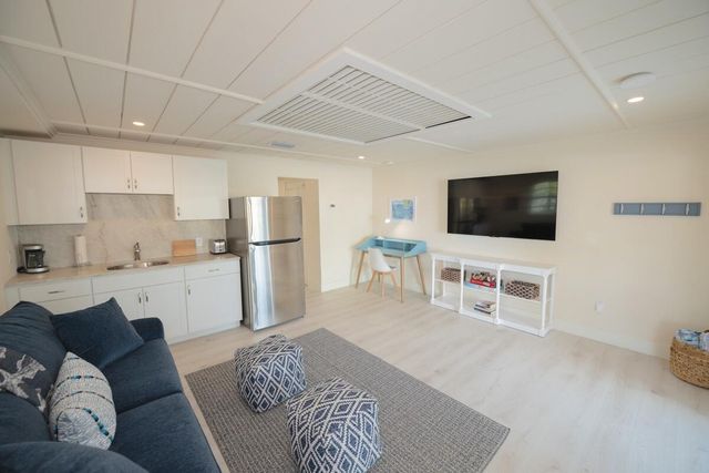 218 Bristol Court, Key Largo, FL 33070