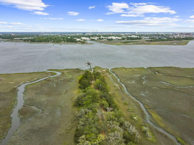 916 Hillsboro Drive, Charleston, SC 29407