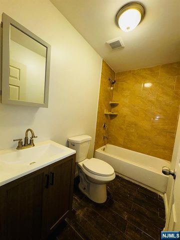 489 17th Street 1, Newark, NJ 07103