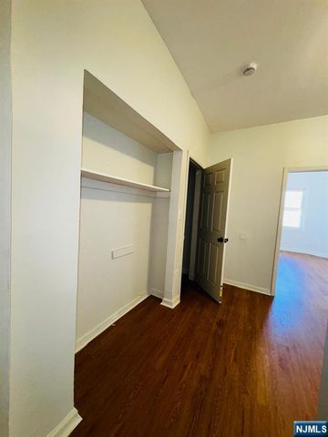 489 17th Street 1, Newark, NJ 07103