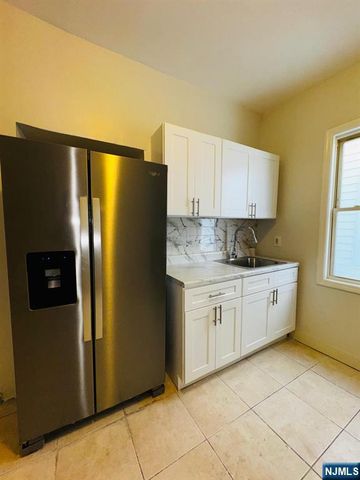 489 17th Street 1, Newark, NJ 07103