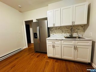 489 17th Street 1, Newark, NJ 07103