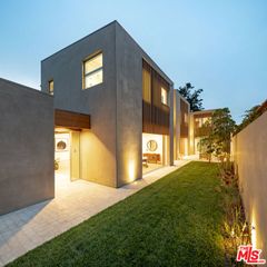 2132 Walnut Avenue, Venice, CA 90291