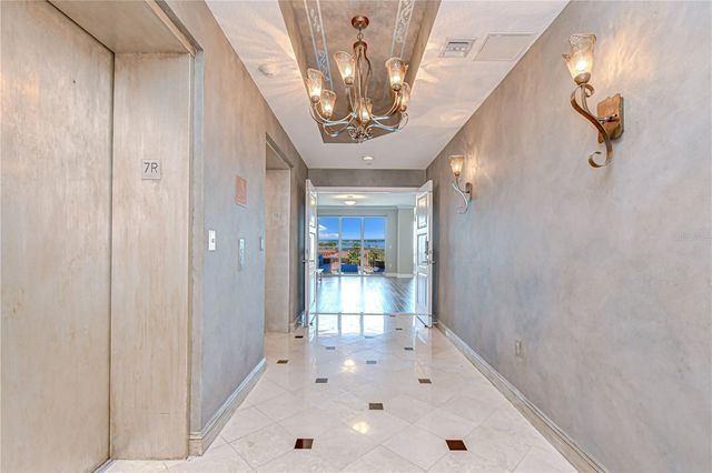 555 5TH AVENUE NE 711, St Petersburg, FL 33701