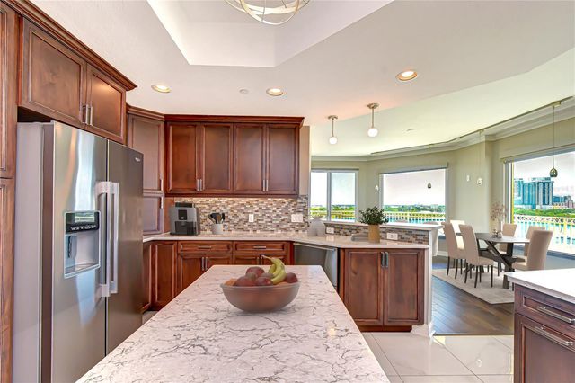 555 5TH AVENUE NE 711, St Petersburg, FL 33701