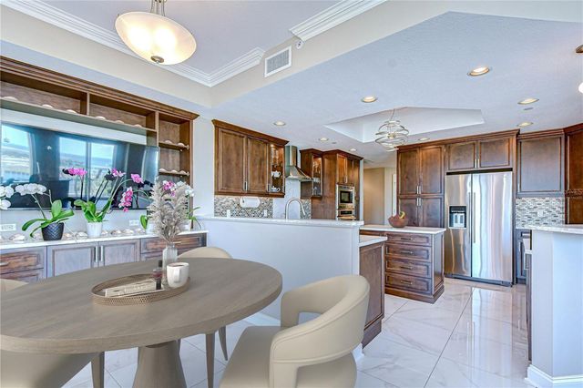 555 5TH AVENUE NE 711, St Petersburg, FL 33701