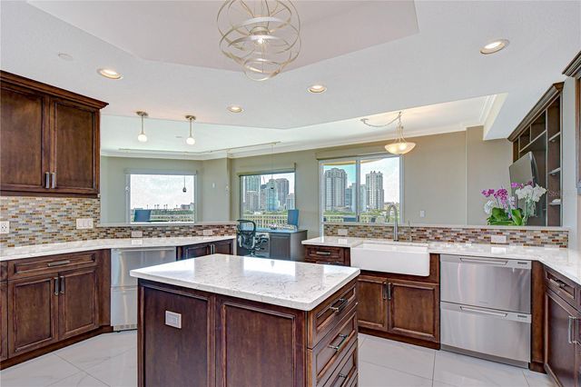 555 5TH AVENUE NE 711, St Petersburg, FL 33701