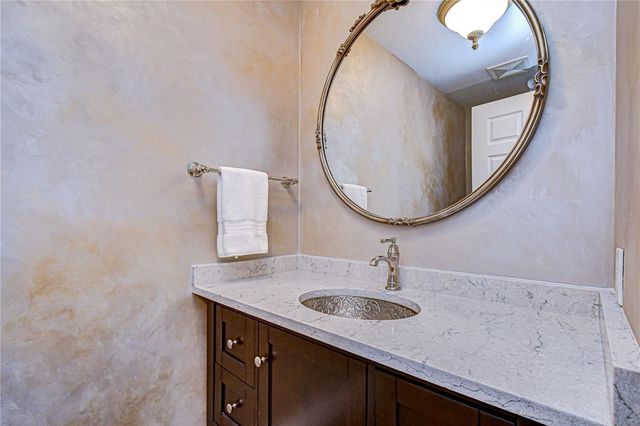 555 5TH AVENUE NE 711, St Petersburg, FL 33701