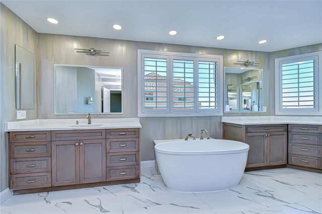 555 5TH AVENUE NE 711, St Petersburg, FL 33701