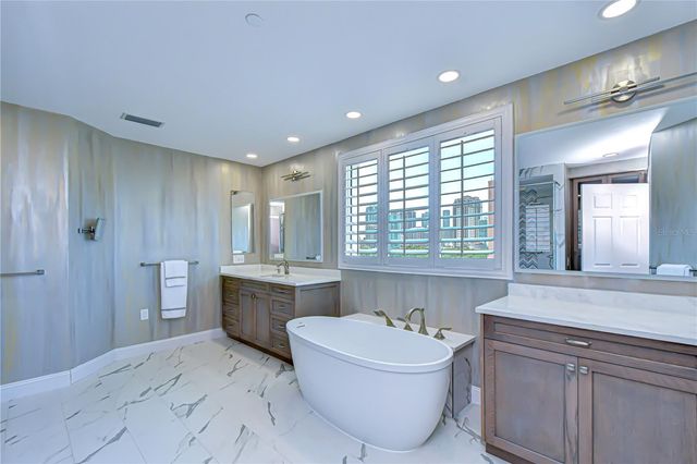 555 5TH AVENUE NE 711, St Petersburg, FL 33701